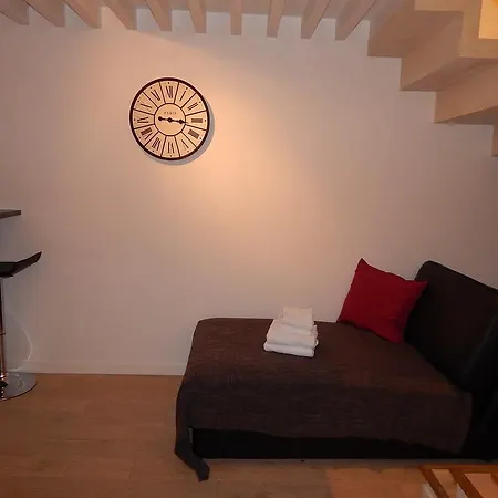 - Seine Apartment